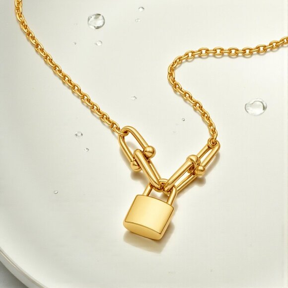 π Minimalist Padlock Necklace Horseshoe Chain 18K Gold Plated Stainless Steel - Picture 5 of 9